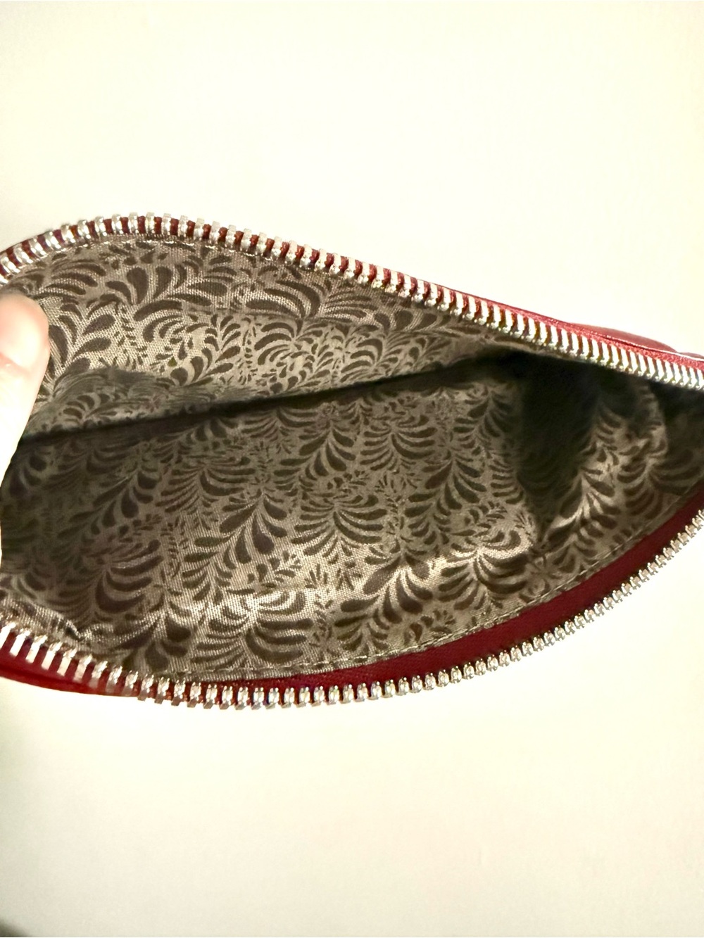 HOBO International Cherry Red Leather Kiss-Lock Clutch Wallet - Picture 9 of 9